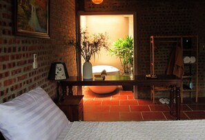 Deluxe Double Room | Bar mini, dihias secara berasingan, meja, ruang kerja komputer riba 