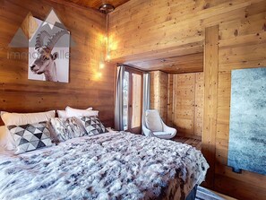 5 bedrooms, in-room safe, iron/ironing board, travel cot