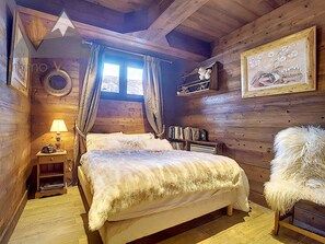 5 bedrooms, in-room safe, iron/ironing board, travel crib