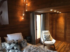 5 chambres, coffres-forts dans les chambres, fer et planche à repasser