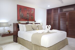 Cabezal de ducha tipo lluvia y artículos de higiene personal gratuitos