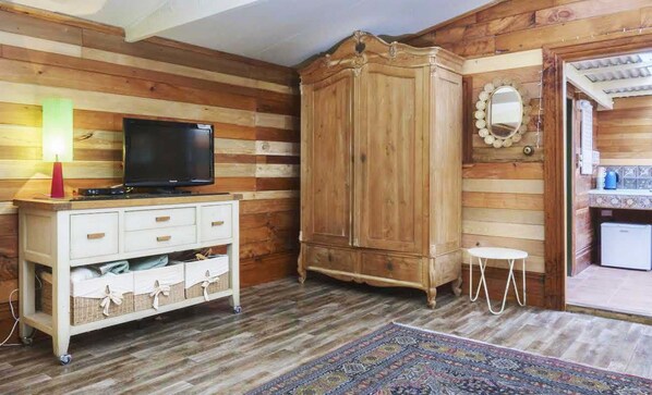 The Cabin | Living area