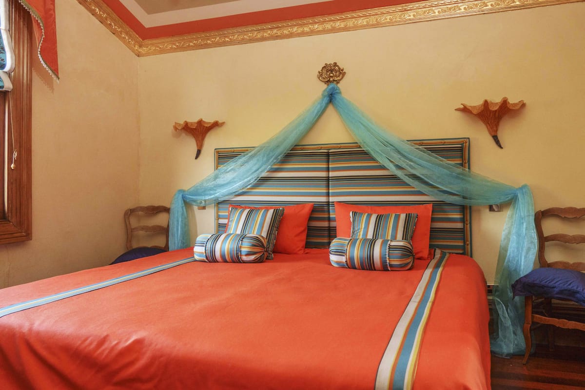 American Barn, Topaz  | Premium bedding, Select Comfort beds, laptop workspace, soundproofing