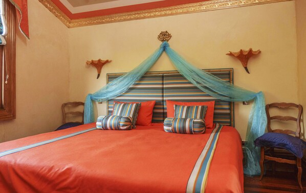 Habitación Deluxe con 1 cama matrimonial o 2 individuales | Ropa de cama de alta calidad y camas Select Comfort 