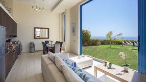 TV - Protaras Fig Tree Bay Seafront Villa Infinite Aretousa (Protaras)