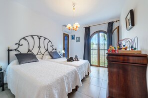 5 chambres, bureau, Wi-Fi, draps fournis