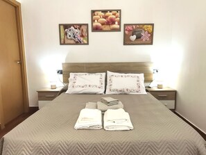 2 chambres, fer et planche à repasser, lit parapluie, Wi-Fi gratuit