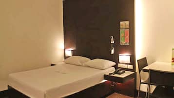 Twin Bed | Escritorio, wifi gratis y ropa de cama