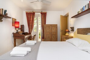 2 bedrooms, iron/ironing board, free WiFi