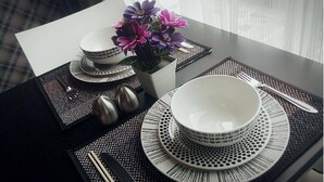 Superior Condo, 1 Bedroom, Pool view | บริการอาหารในห้องพัก