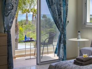 5 bedrooms, iron/ironing board, free WiFi, bed sheets