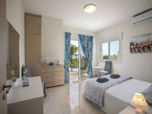 5 chambres, coffre-fort, fer et planche à repasser
