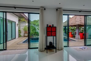 2 Bedrooms Family Villa | Oleskelualue | Taulutelevisio