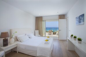 5 bedrooms, blackout curtains, iron/ironing board, free WiFi - Protaras Villa Zinnia Near Sunrise Beach (Protaras)