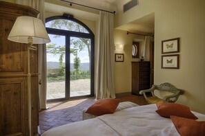 2 bedrooms, free WiFi, bed sheets, wheelchair access - Luxury Chianti For Four in Panzano Chianti (Panzano)