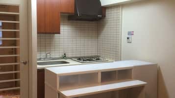 Apartment, 1 Bedroom | Private kitchenette | Fridge, microwave, electric kettle
