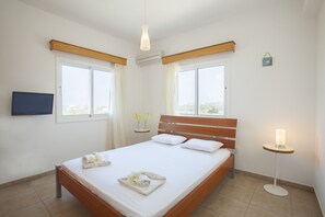 6 bedrooms, in-room safe, iron/ironing board, free WiFi