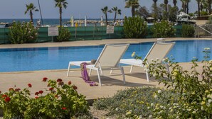 Sun deck - Lordos Sunshore Beachfront Suite (Oroklini)