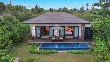 Deluxe Villa, 1 Bedroom, Beachfront | Premium bedding, minibar, in-room safe, desk