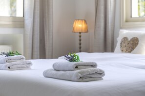 3 bedrooms, in-room safe, iron/ironing board, free WiFi - Protaras Villa Michelle 10 (Protaras)