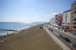 Beach nearby - Mackenzie Eftyhia Beachfront Suite (Larnaca)