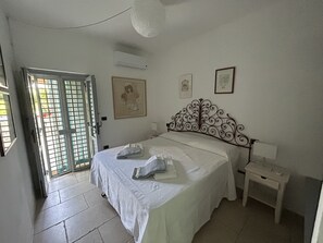 3 bedrooms, iron/ironing board, free WiFi, bed sheets - Villa with Pool in the Picturesque Salento Countryside (specchia)