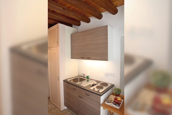 Frigorífic, microones, forn i cafetera i tetera