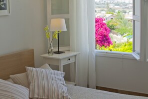 5 bedrooms, iron/ironing board, free WiFi, bed sheets