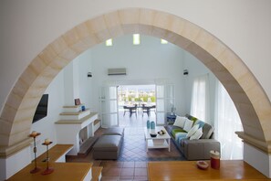 TV - Protaras Pearl With Panoramic Sea View (Protaras)