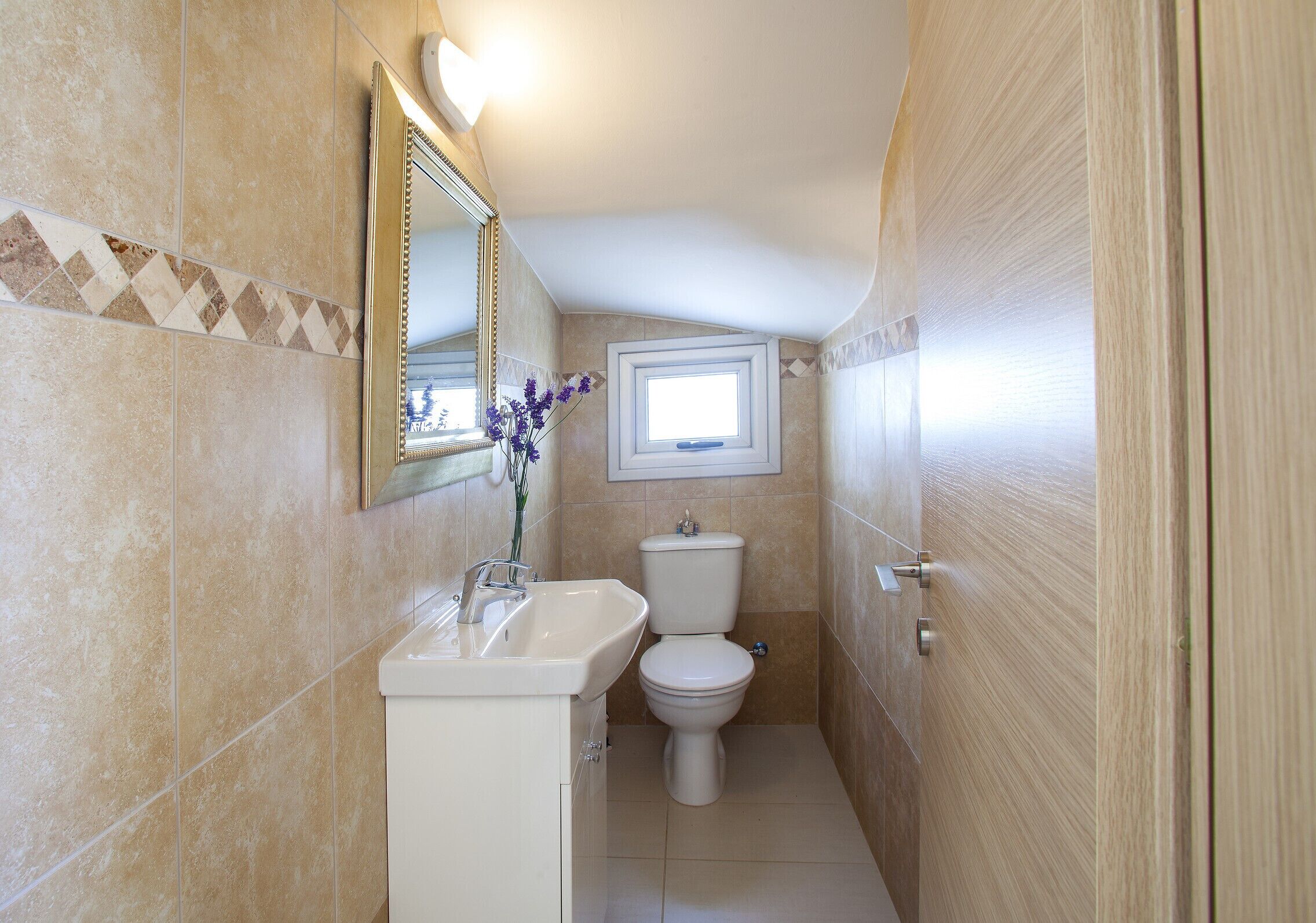 シャワー、ヘアドライヤー、タオル