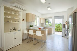 Fridge, microwave, oven, stovetop - Protaras Villa Posidonas 3 Near The Beach (Protaras)