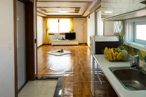 Estúdio (#305 - Saxophone) | Área de estar | TV de tela plana 36 polegadas com canais a cabo, TV