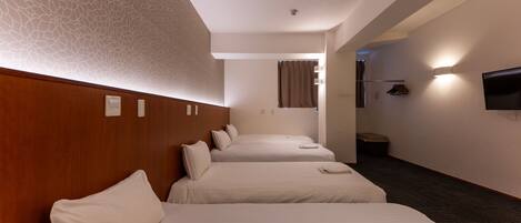 Chambre Familiale (No Housekeeping During Stay)
