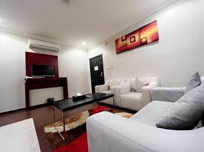 Appartement, 1 chambre | Coin séjour | Télévision LED