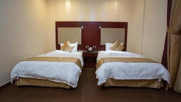 Apartment, 2 Bedrooms | 1 bilik tidur, peti besi dalam bilik, langsir/tirai gelap terus