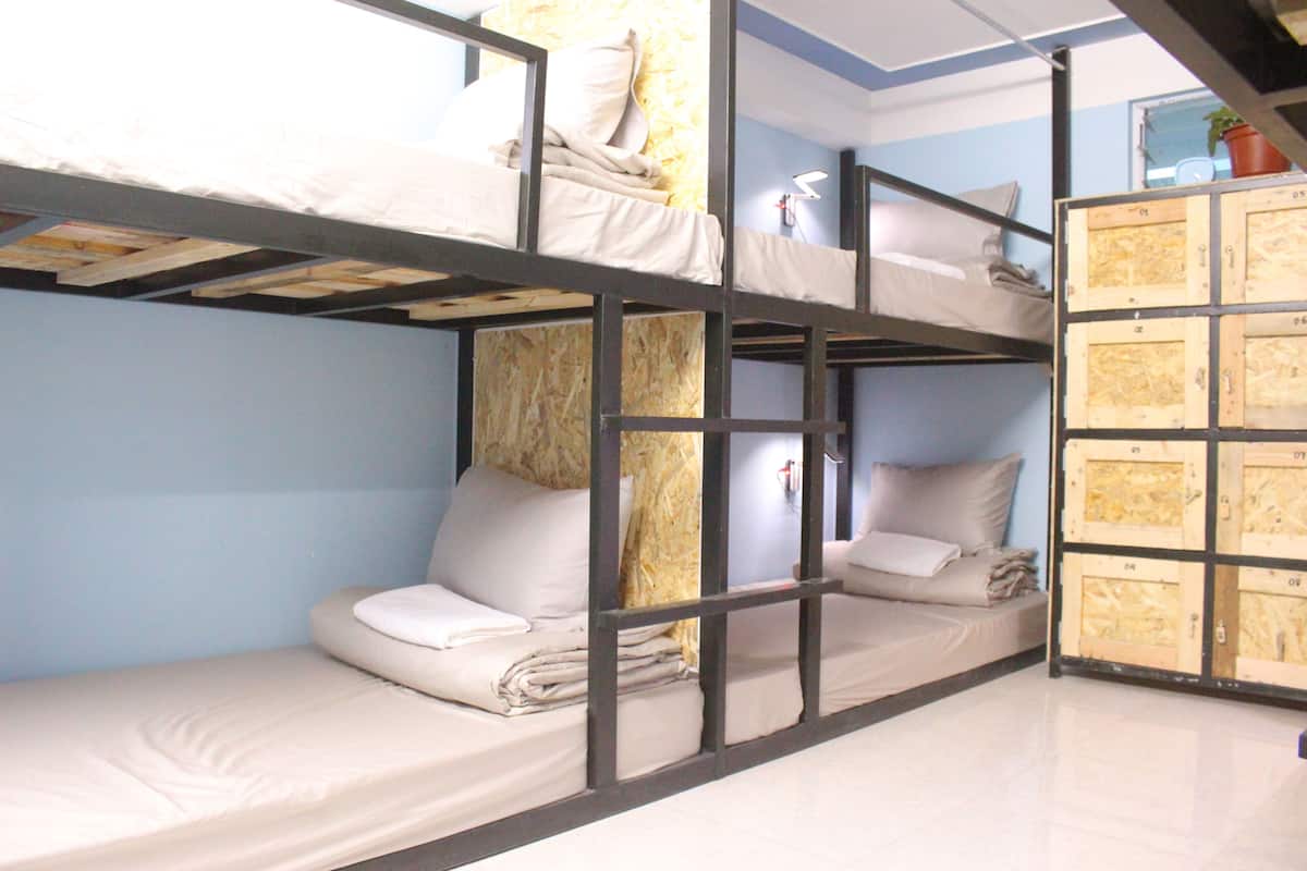 Shared Dormitory, Mixed Dorm (Bed in 8-Bed) | Peti besi dalam bilik, meja, Wi-fi percuma 