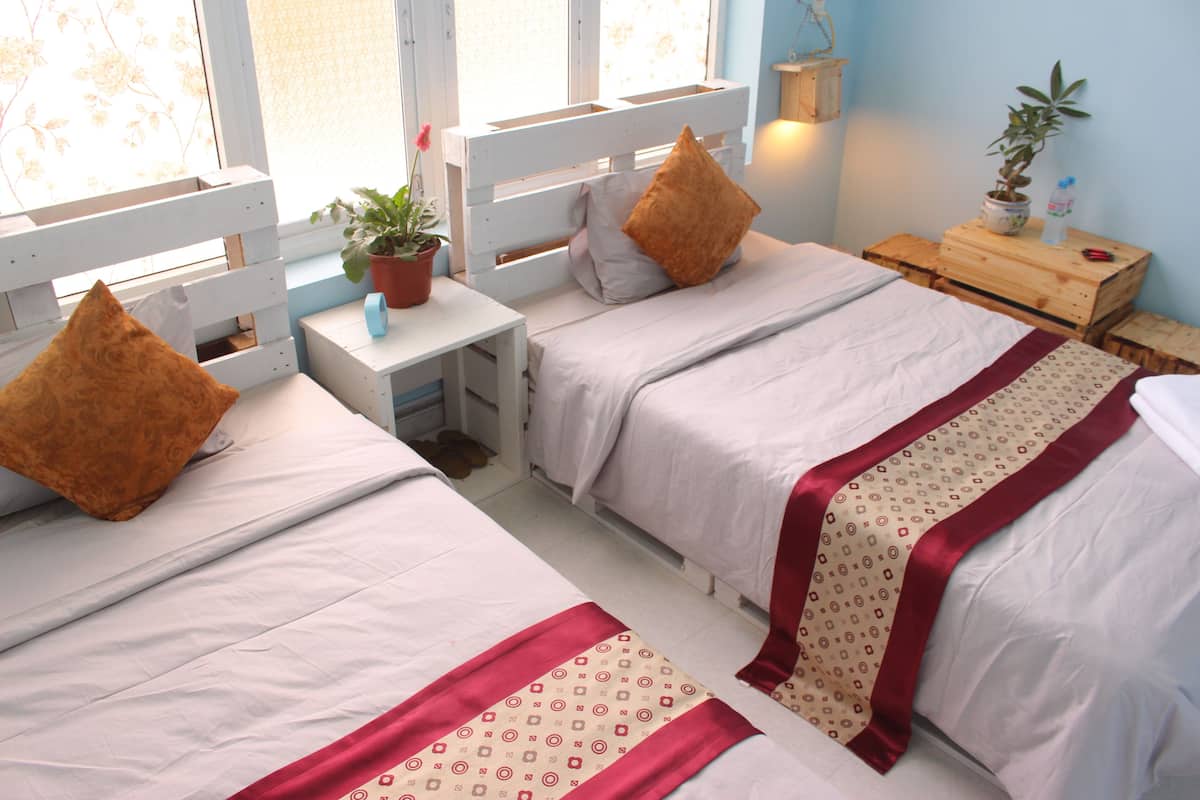 Superior Twin Room | Peti besi dalam bilik, meja, Wi-fi percuma 