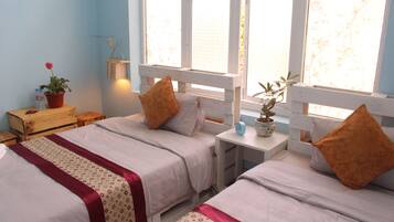 Superior-værelse med 2 enkeltsenge | Pengeskab på værelset, skrivebord, gratis Wi-Fi