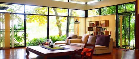 6 Bedrooms Villa | Living room | LCD TV