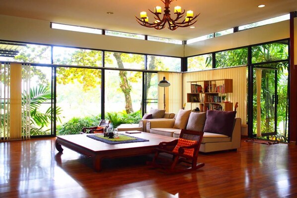 6 Bedrooms Villa | Wohnzimmer | LCD-Fernseher