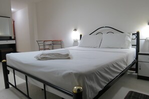 Chambre Standard | Minibar, coffres-forts dans les chambres, bureau, Wi-Fi gratuit