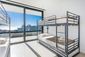 4 chambres, fer et planche à repasser, Wi-Fi gratuit, draps fournis