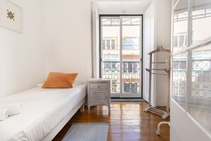 2 bedrooms, iron/ironing board, free WiFi