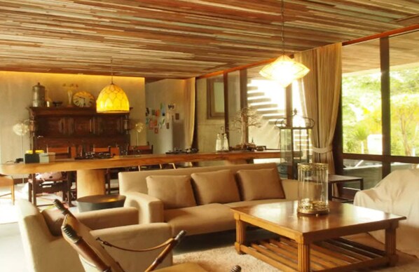 3 Bedrooms Villa | Sala de estar | TV LCD