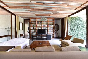 3 Bedrooms Villa | Sala de estar | TV LCD