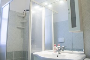 Dusche, Haartrockner, Bidet