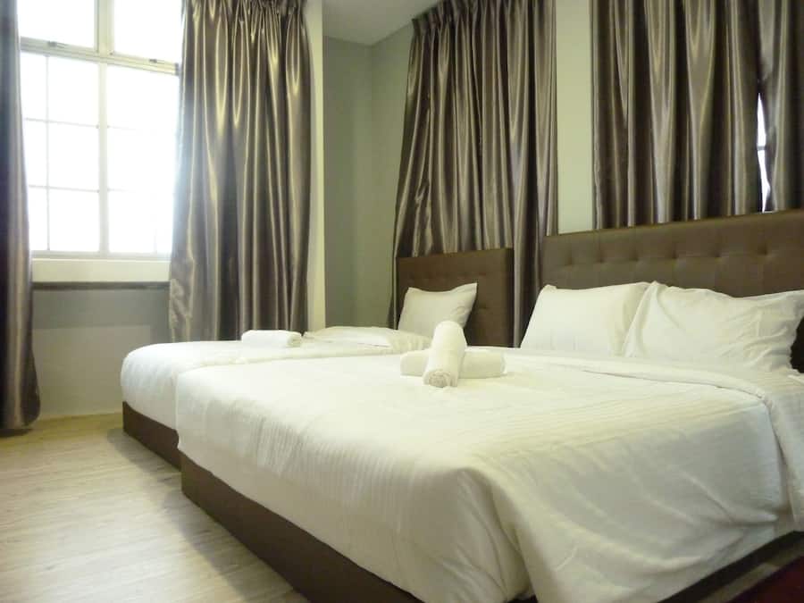 Deluxe Triple Room | Desk, soundproofing, iron/ironing board, free WiFi
