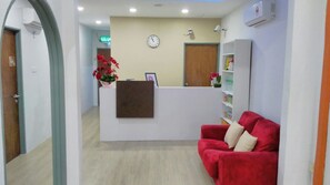 Lobby sitting area - The b'Hotel Kajang (Kajang)