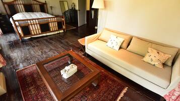 4 bedrooms, blackout curtains, free WiFi