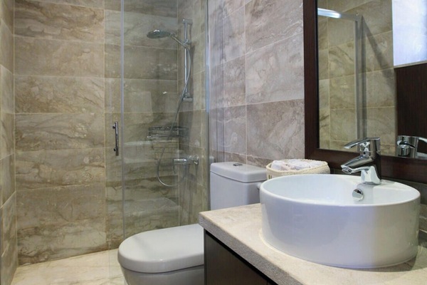Dusche, Haartrockner, Handtücher